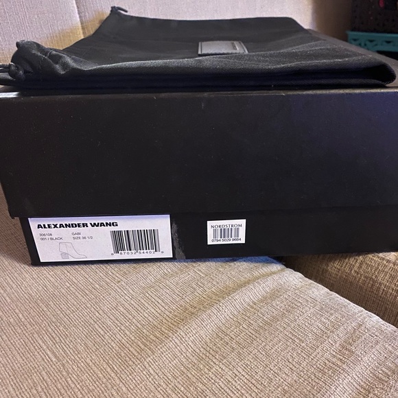 Black with rose gold. - Picture 4 of 4